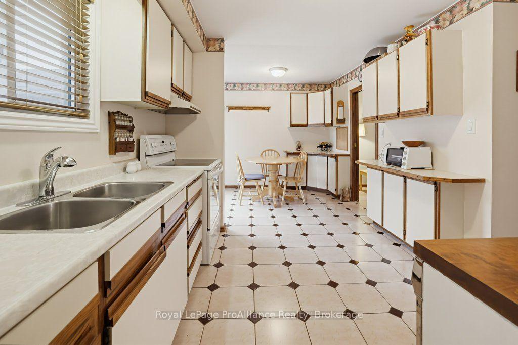 Photo 22 of 7 Yates Court, Belleville, Belleville Ward — HOMEH