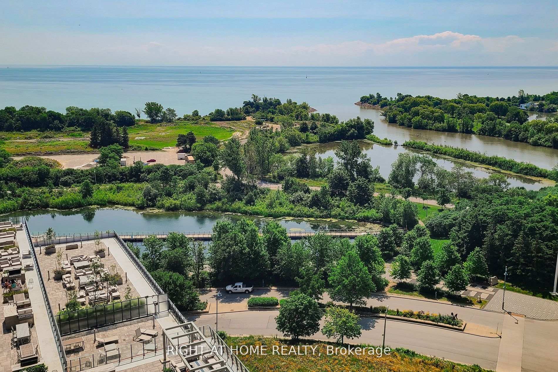 Photo 3 of Unit 1318, 30 Shore Breeze Drive, Etobicoke, Mimico — HOMEH