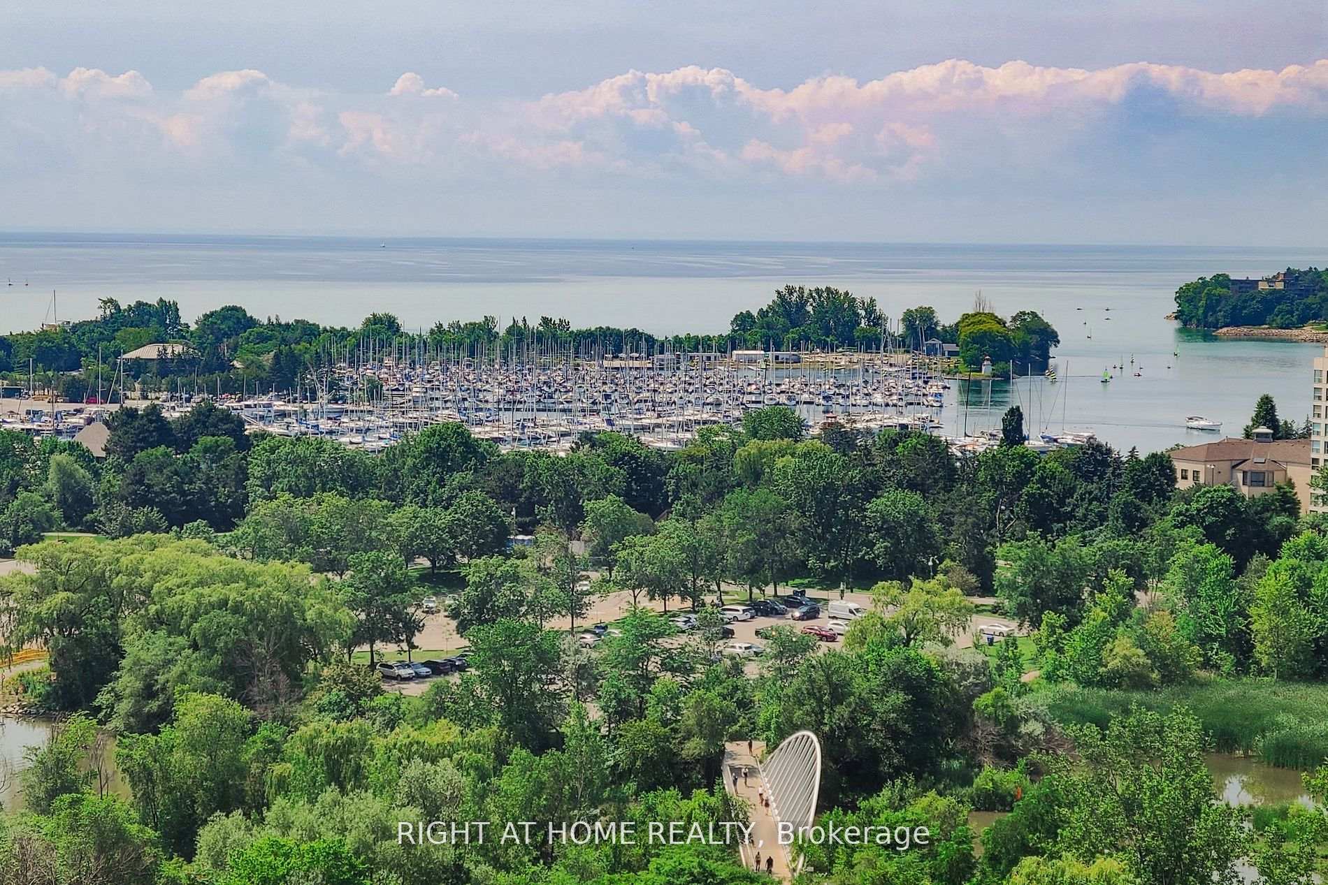 Photo 4 of Unit 1318, 30 Shore Breeze Drive, Etobicoke, Mimico — HOMEH