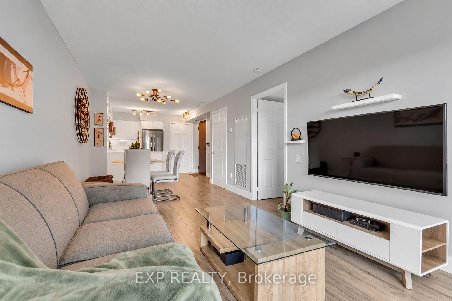 Photo 3 of Unit 806, 2181 Yonge Street, Toronto, Mount Pleasant West — HOMEH