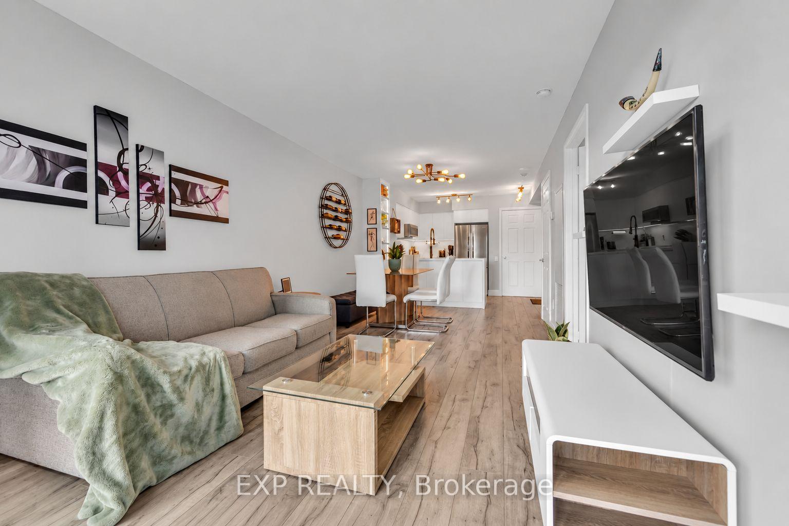 Photo 4 of Unit 806, 2181 Yonge Street, Toronto, Mount Pleasant West — HOMEH