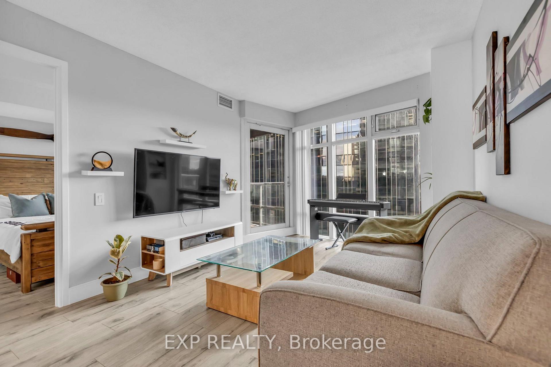 Photo 5 of Unit 806, 2181 Yonge Street, Toronto, Mount Pleasant West — HOMEH