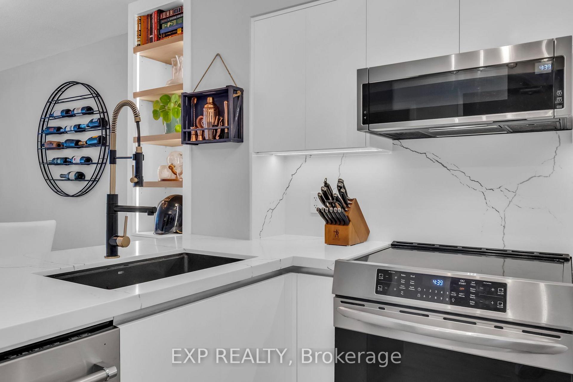 Photo 10 of Unit 806, 2181 Yonge Street, Toronto, Mount Pleasant West — HOMEH