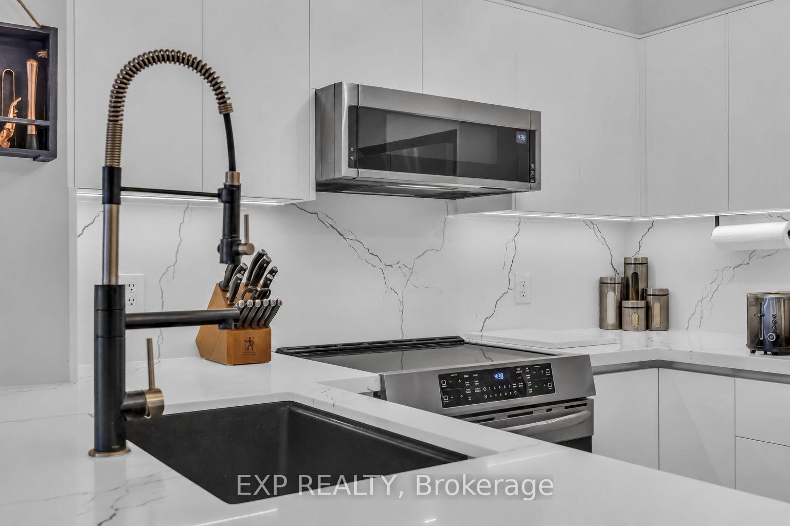 Photo 11 of Unit 806, 2181 Yonge Street, Toronto, Mount Pleasant West — HOMEH