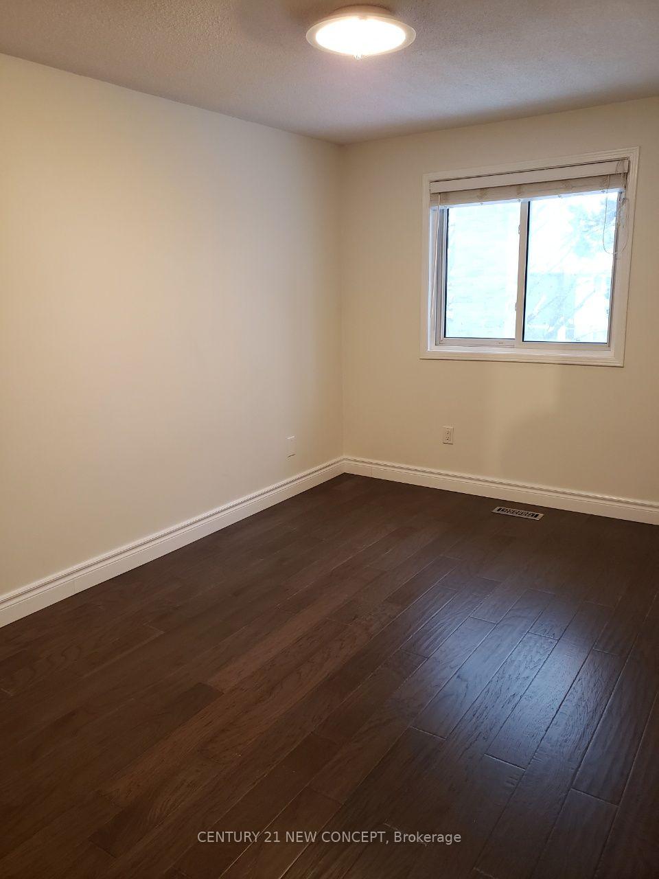Photo 6 of 22 Gilmore Crescent, Vaughan, Brownridge — HOMEH