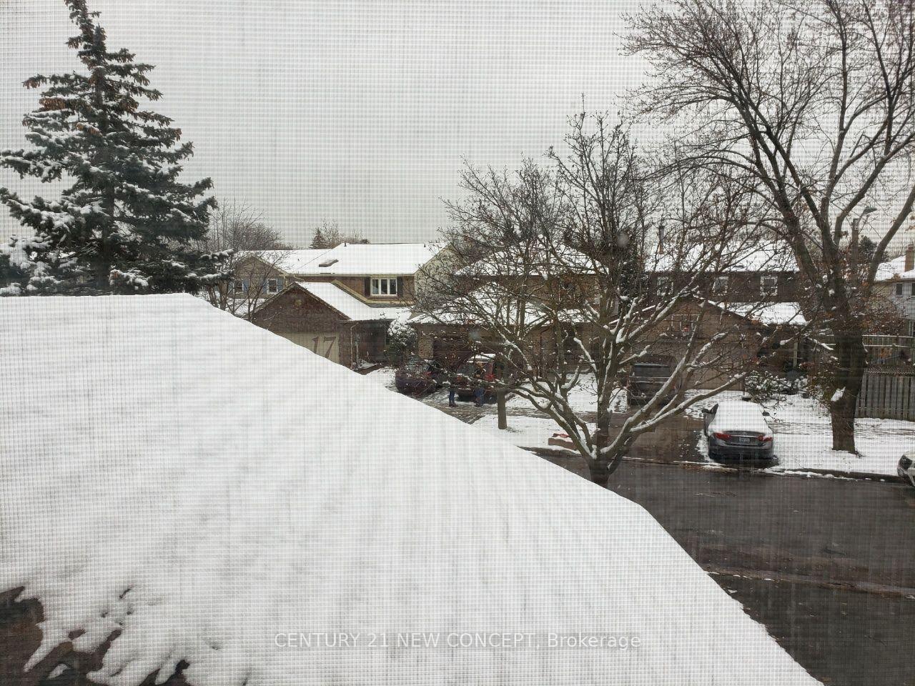 Photo 10 of 22 Gilmore Crescent, Vaughan, Brownridge — HOMEH