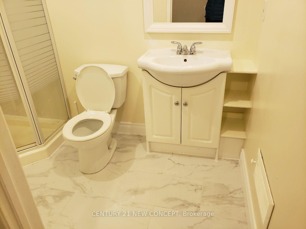 Photo 15 of 22 Gilmore Crescent, Vaughan, Brownridge — HOMEH