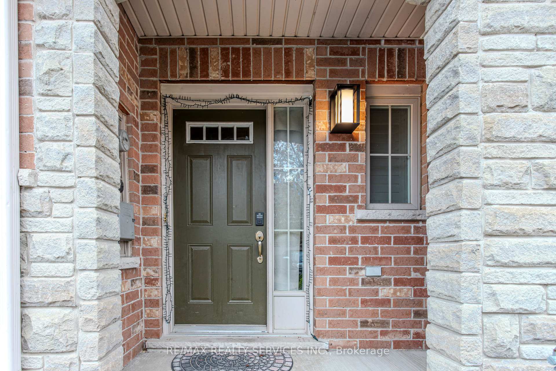 Photo 3 of 49 Marina Point Crescent N, Hamilton, Stoney Creek — HOMEH