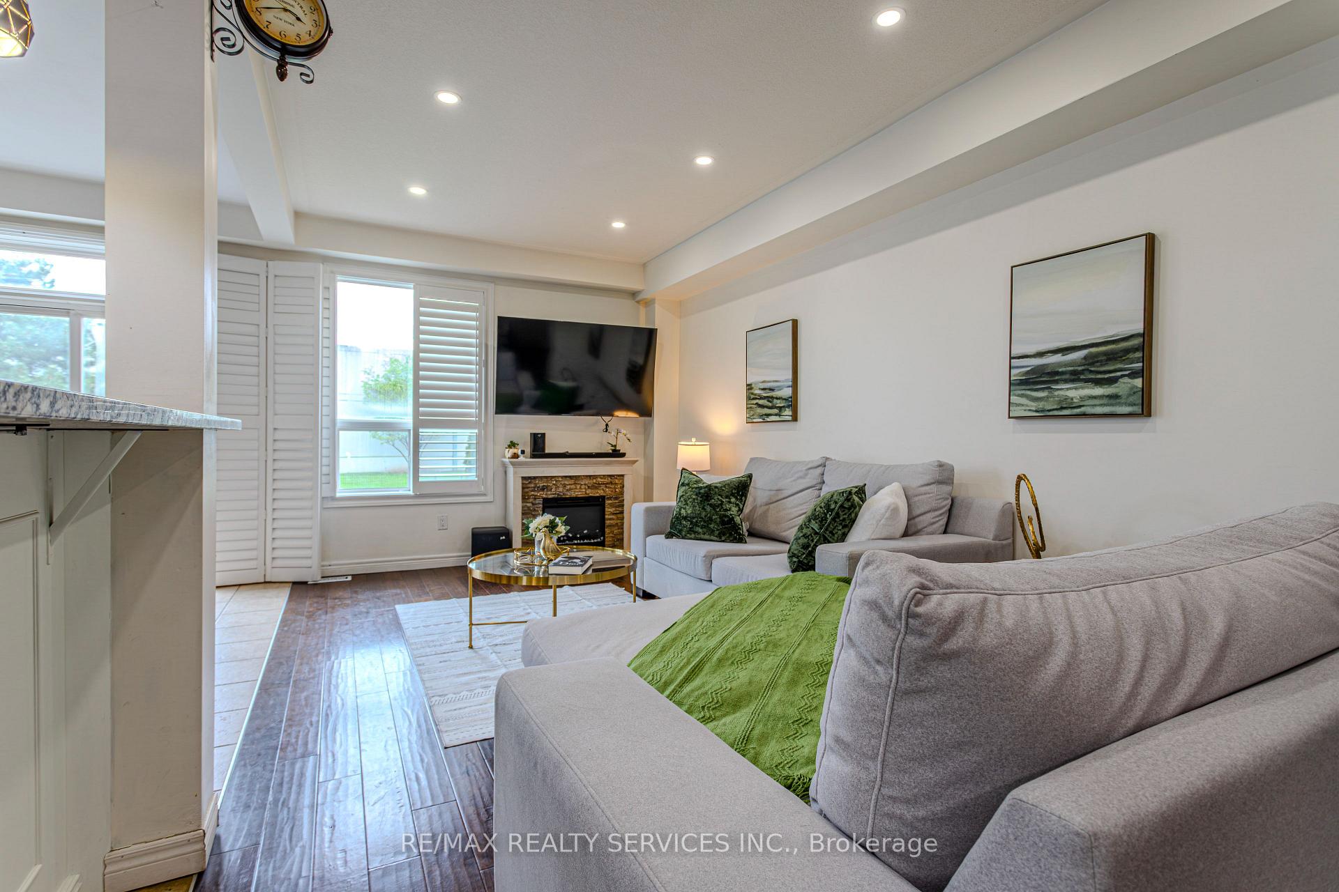 Photo 6 of 49 Marina Point Crescent N, Hamilton, Stoney Creek — HOMEH