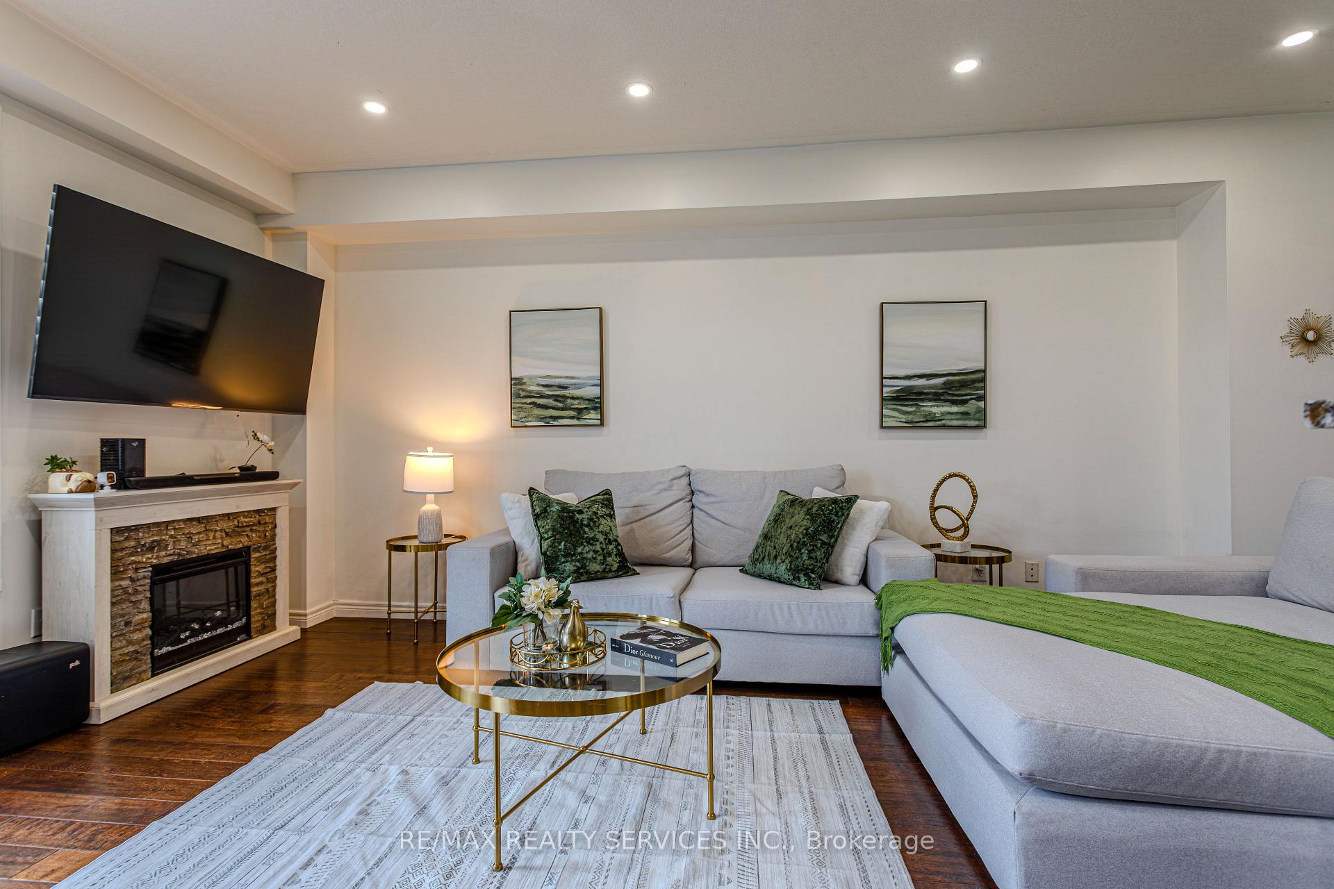Photo 8 of 49 Marina Point Crescent N, Hamilton, Stoney Creek — HOMEH