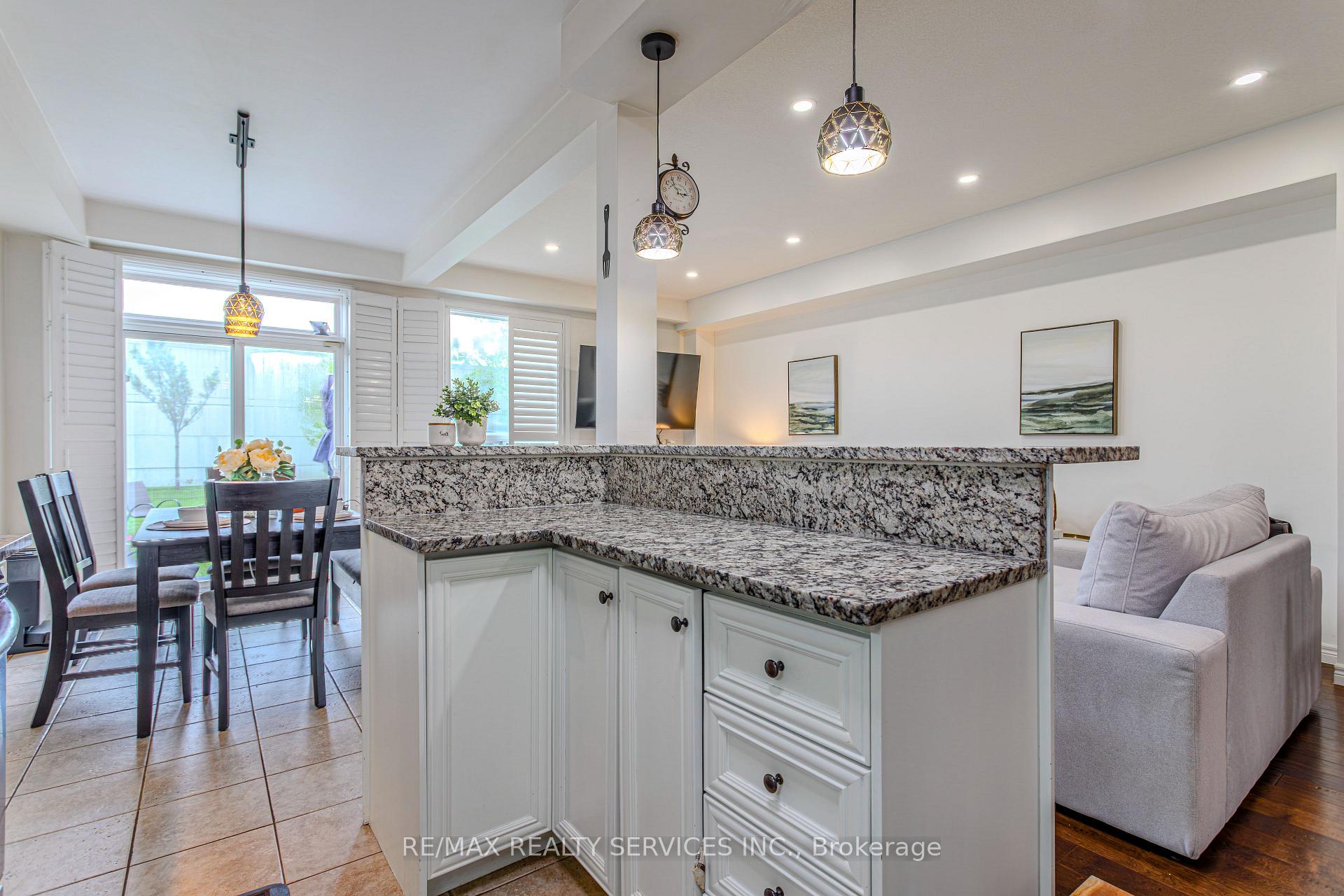 Photo 14 of 49 Marina Point Crescent N, Hamilton, Stoney Creek — HOMEH