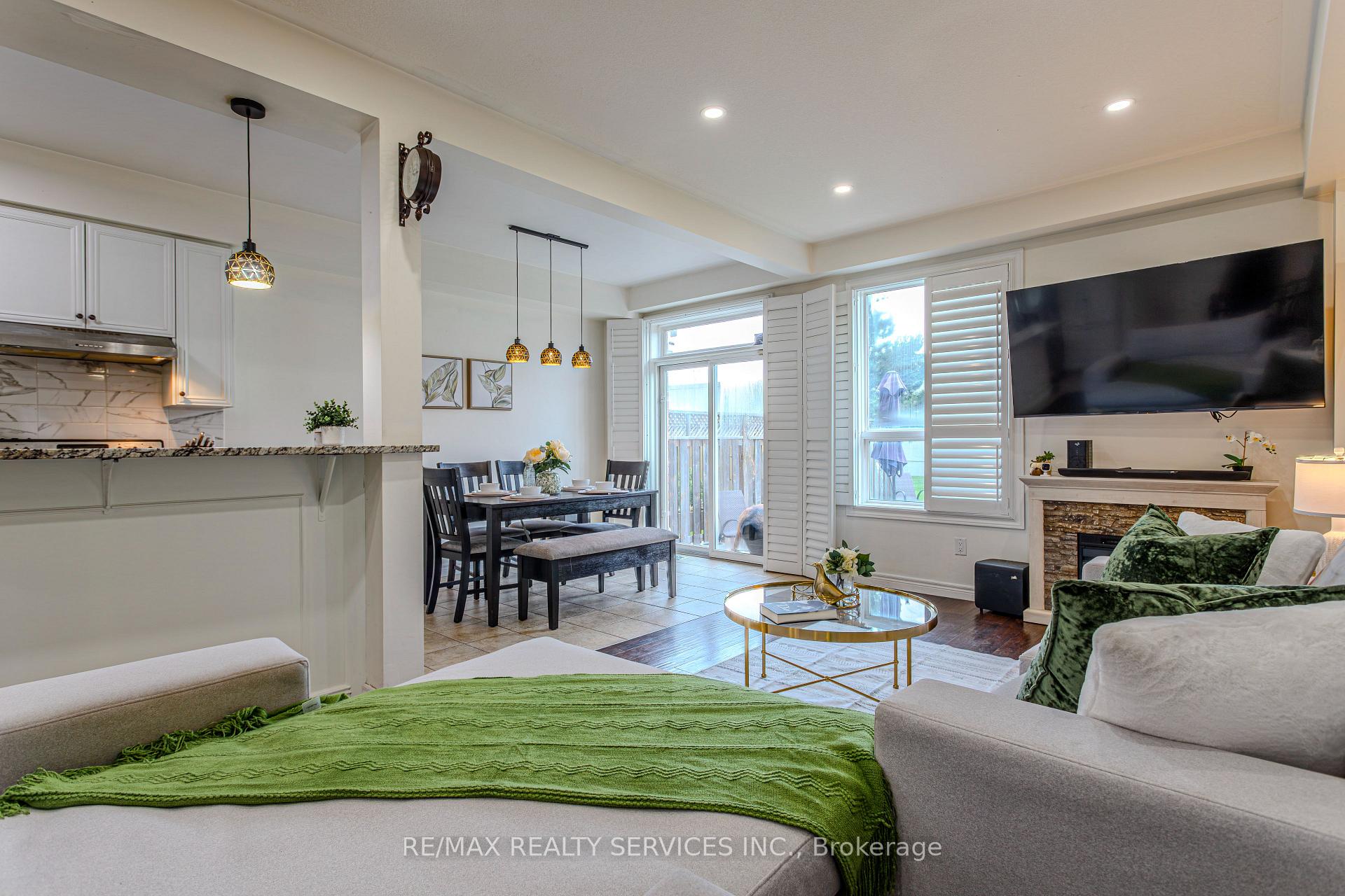 Photo 15 of 49 Marina Point Crescent N, Hamilton, Stoney Creek — HOMEH