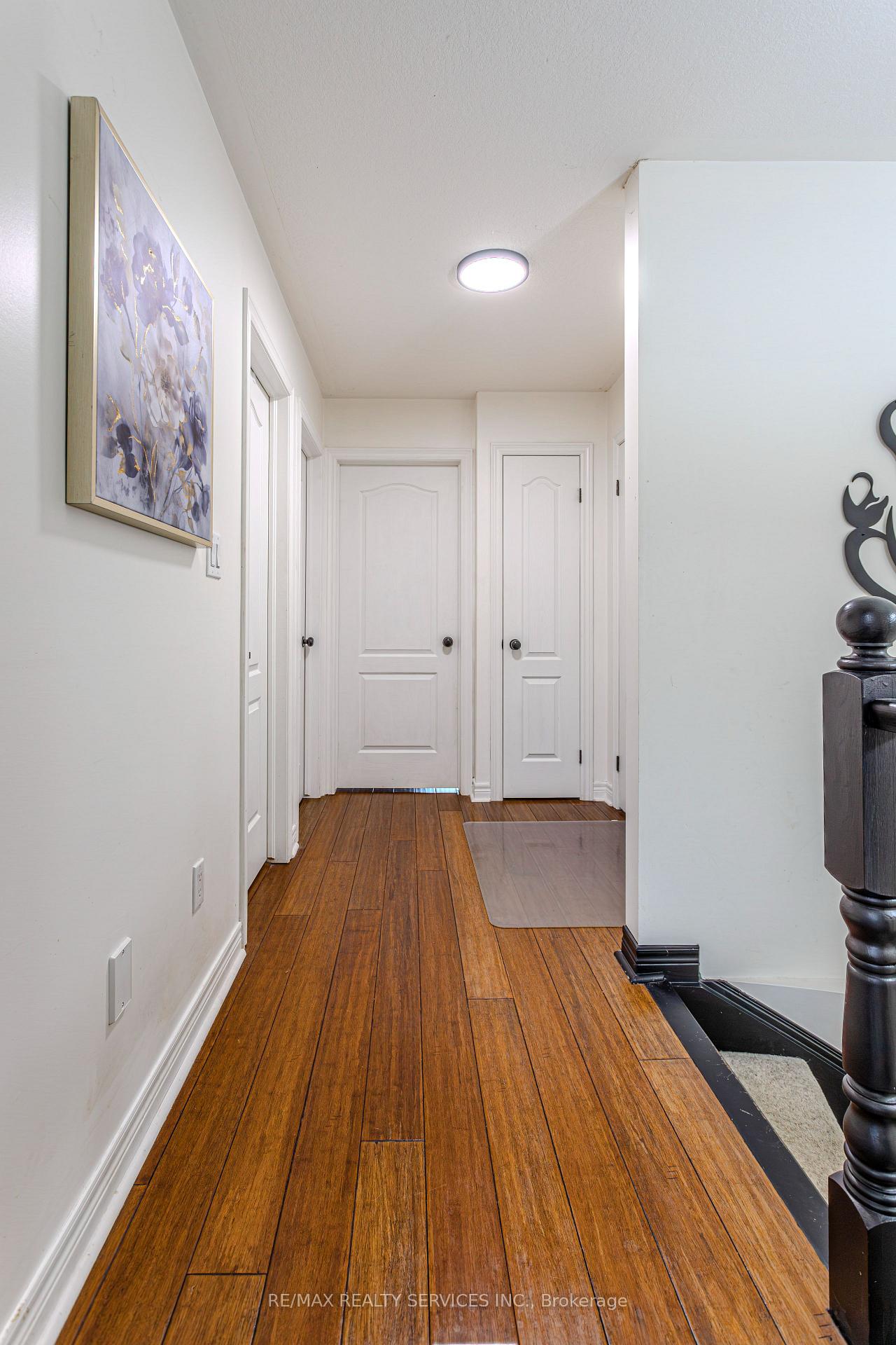 Photo 19 of 49 Marina Point Crescent N, Hamilton, Stoney Creek — HOMEH