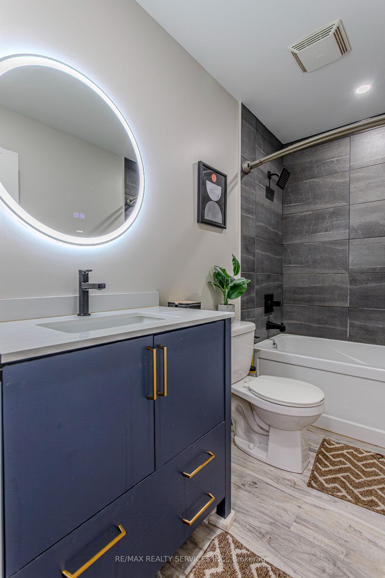 Photo 20 of 49 Marina Point Crescent N, Hamilton, Stoney Creek — HOMEH