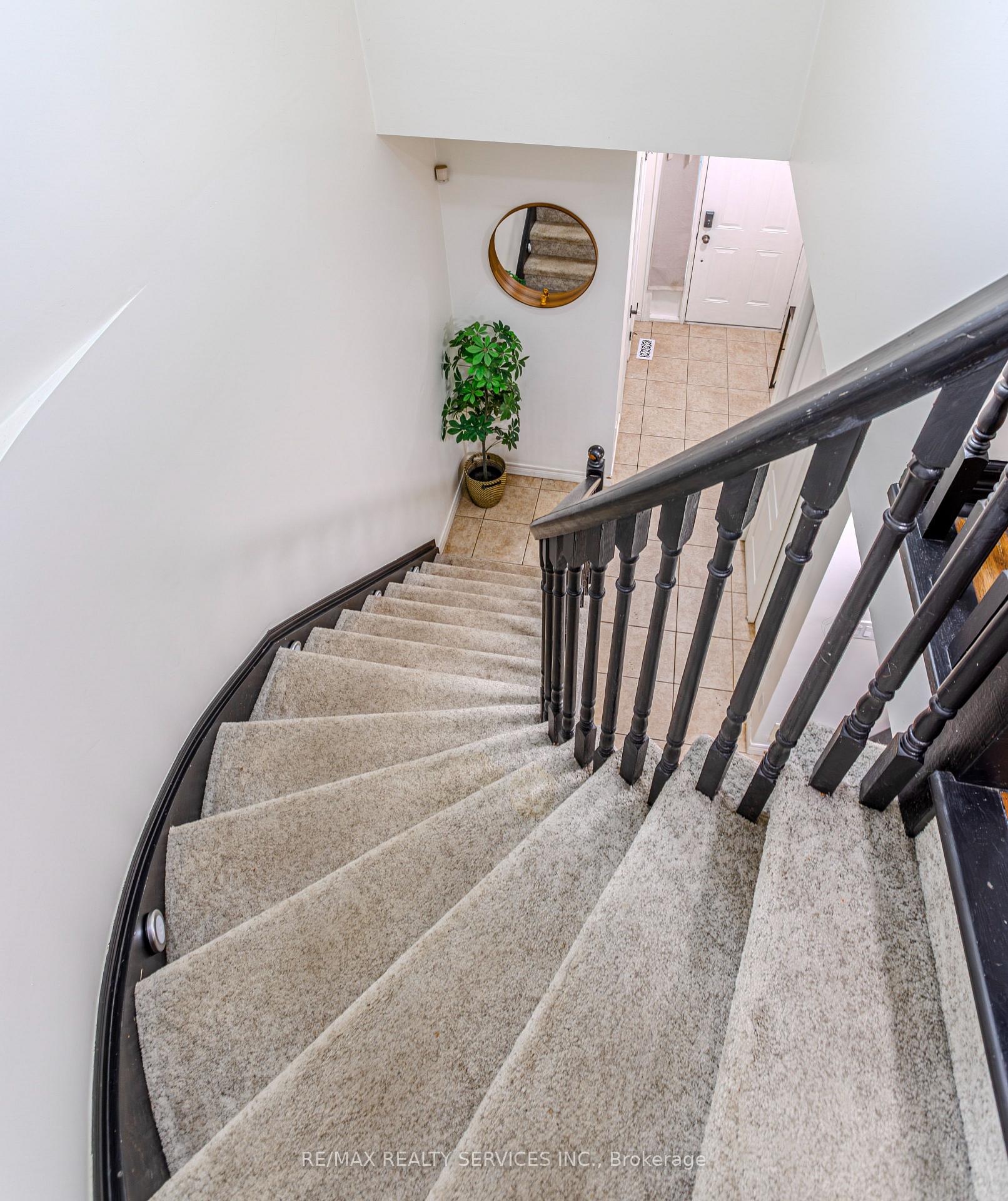 Photo 33 of 49 Marina Point Crescent N, Hamilton, Stoney Creek — HOMEH