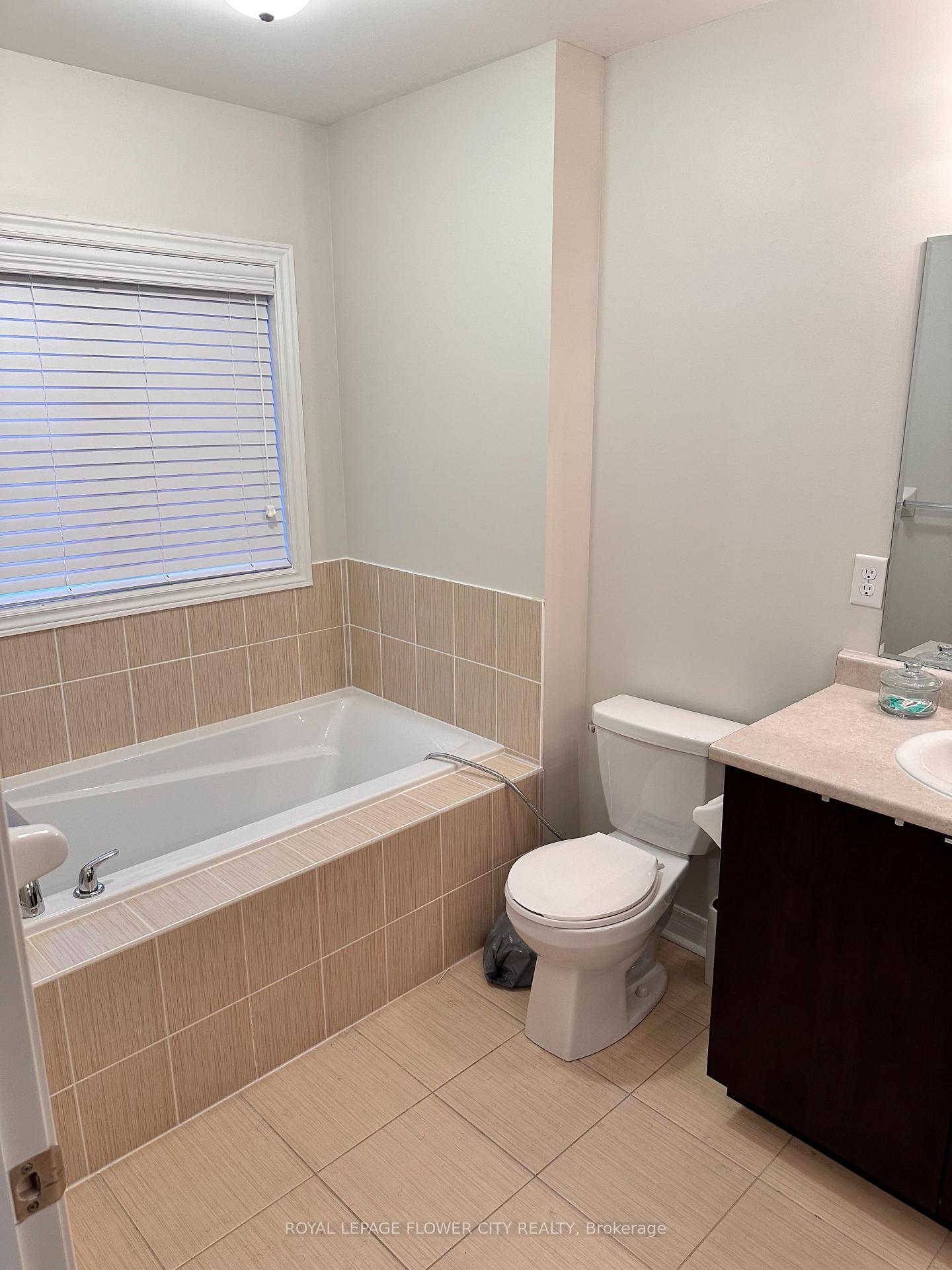 Photo 18 of 85 Finegan Circle, Brampton, Northwest Brampton — HOMEH