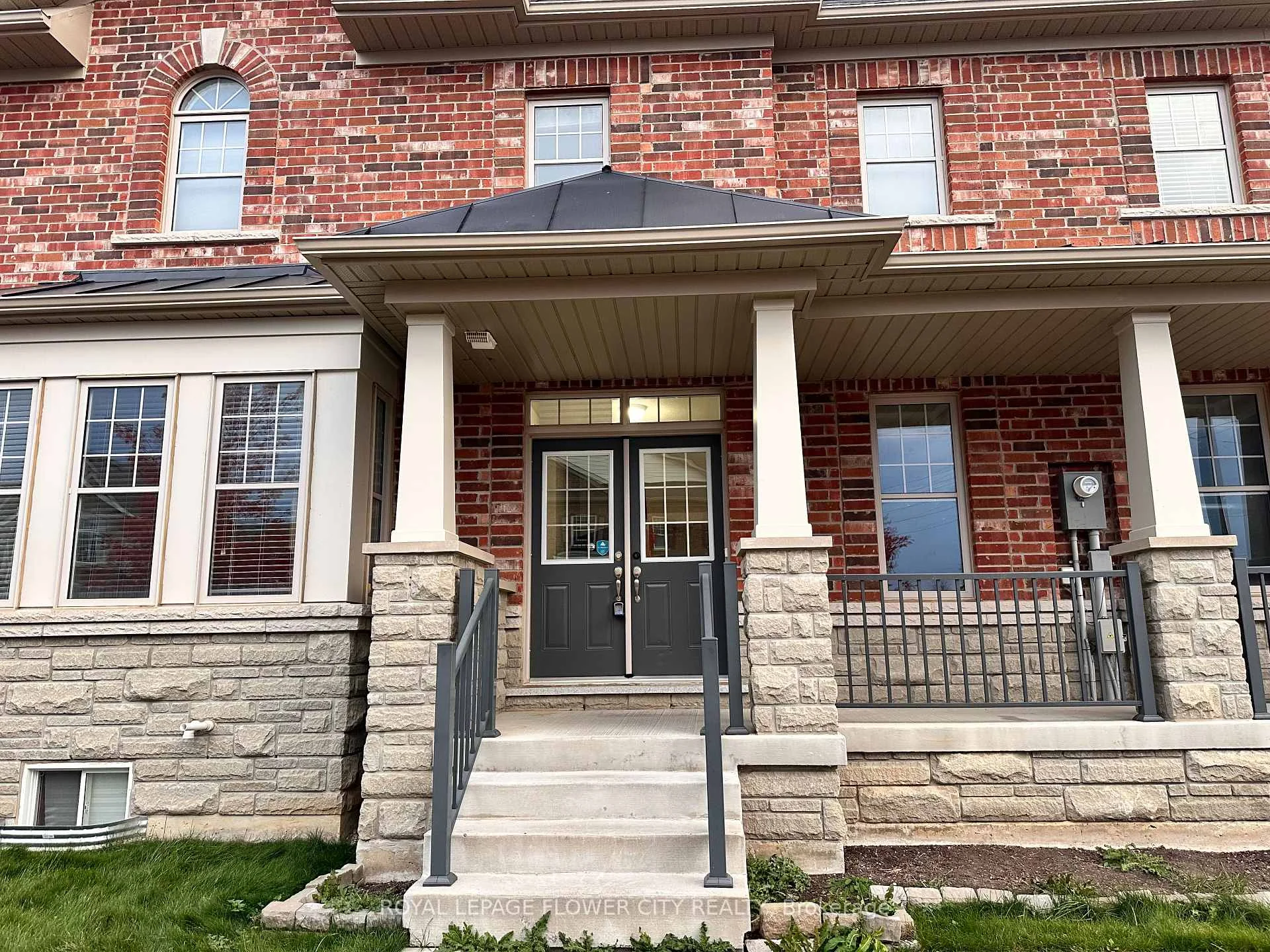 Photo 4 of 85 Finegan Circle, Brampton, Northwest Brampton — HOMEH