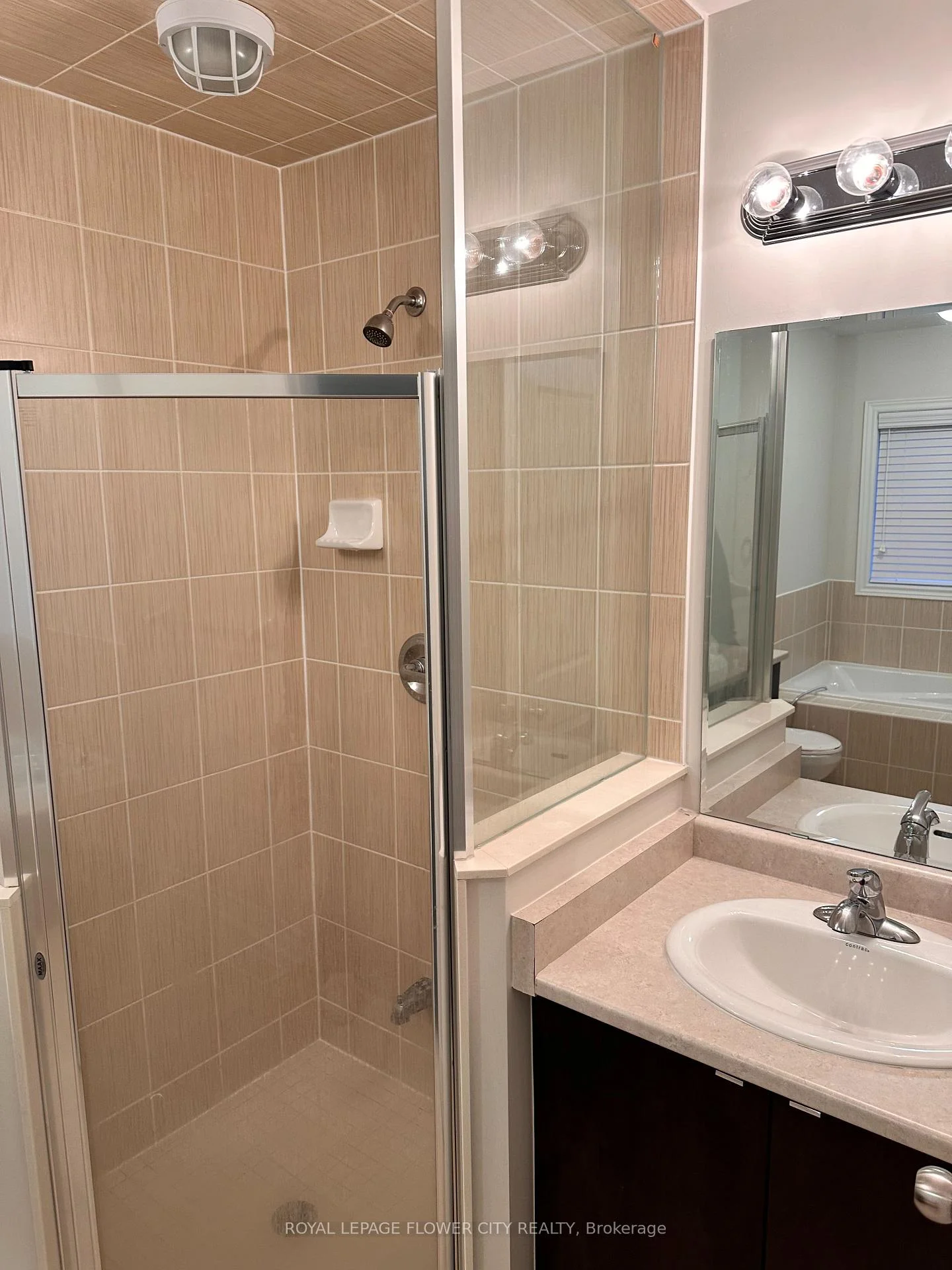 Photo 15 of 85 Finegan Circle, Brampton, Northwest Brampton — HOMEH
