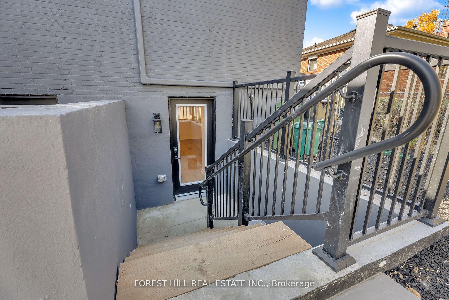 Photo 2 of Unit Unit D, 105 Galloway Road, Scarborough, West Hill — HOMEH