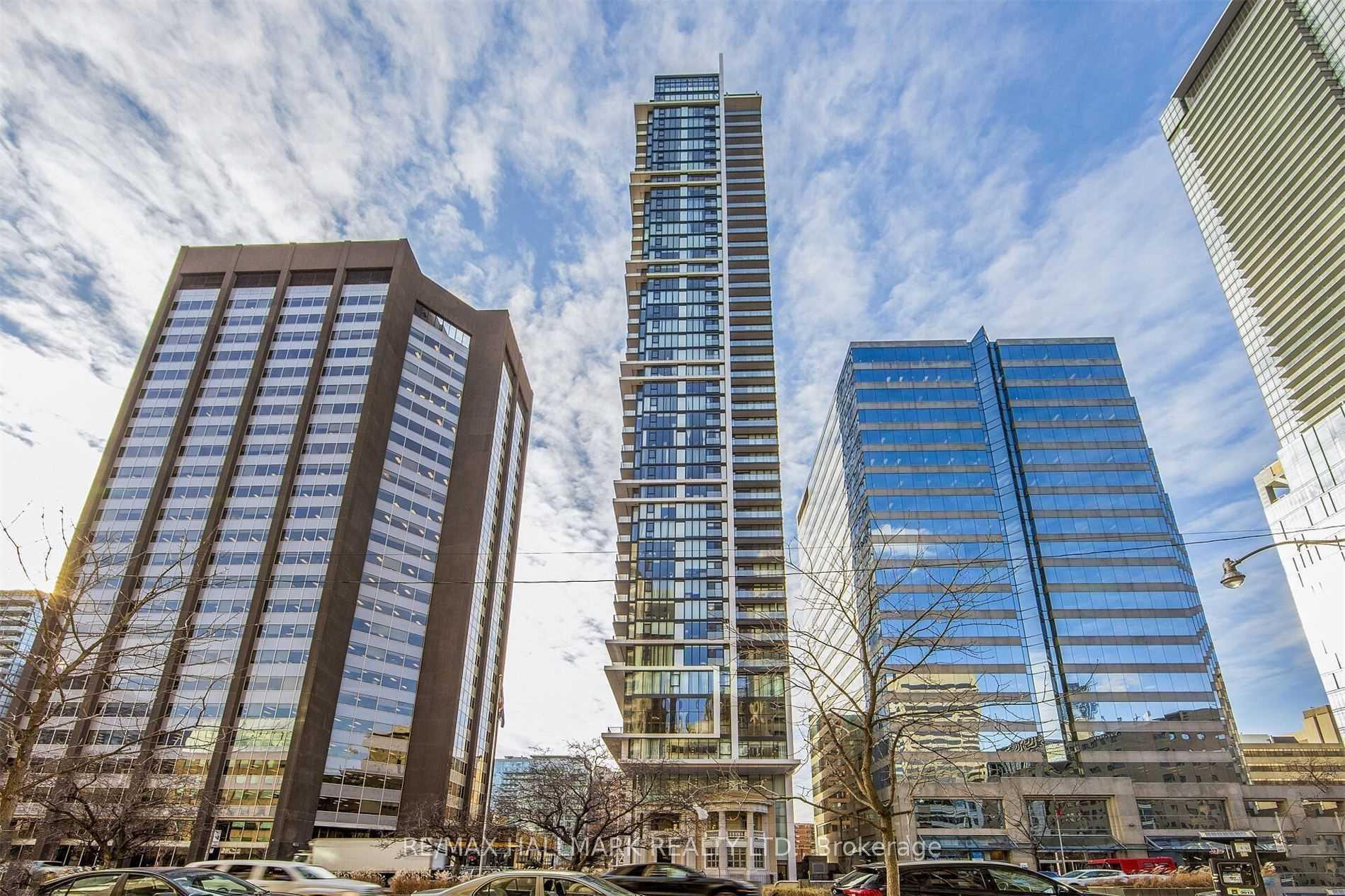 Front of Unit 1509, 426 University Avenue