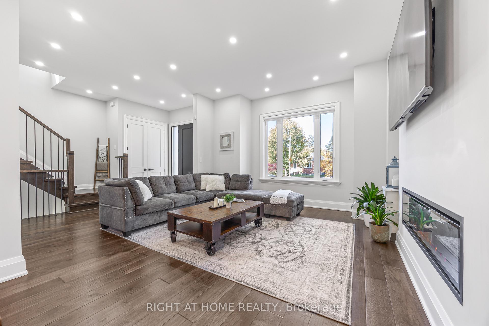 Photo 4 of 51 Cynthia Road, Toronto, Rockcliffe-Smythe — HOMEH