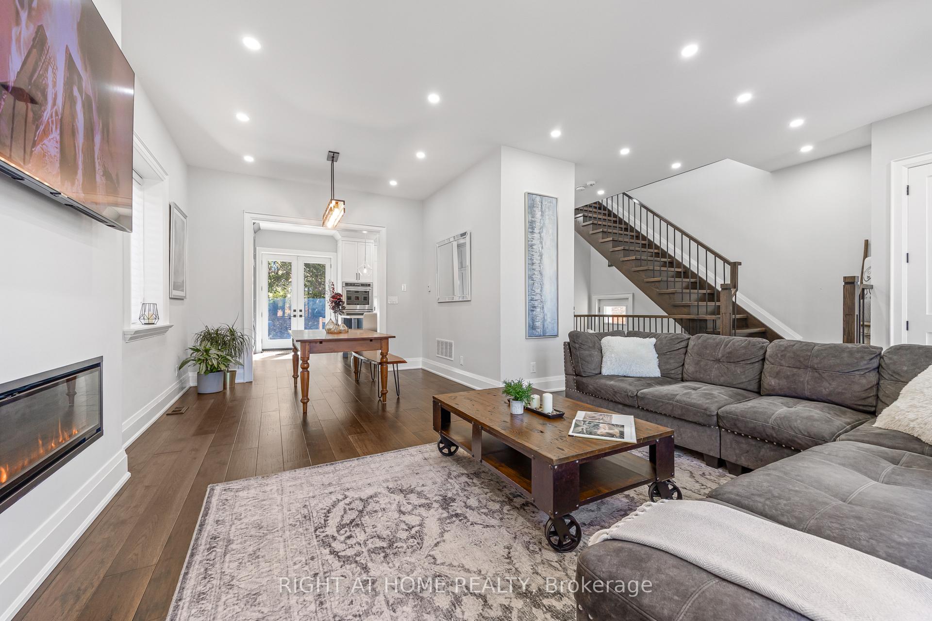 Photo 5 of 51 Cynthia Road, Toronto, Rockcliffe-Smythe — HOMEH