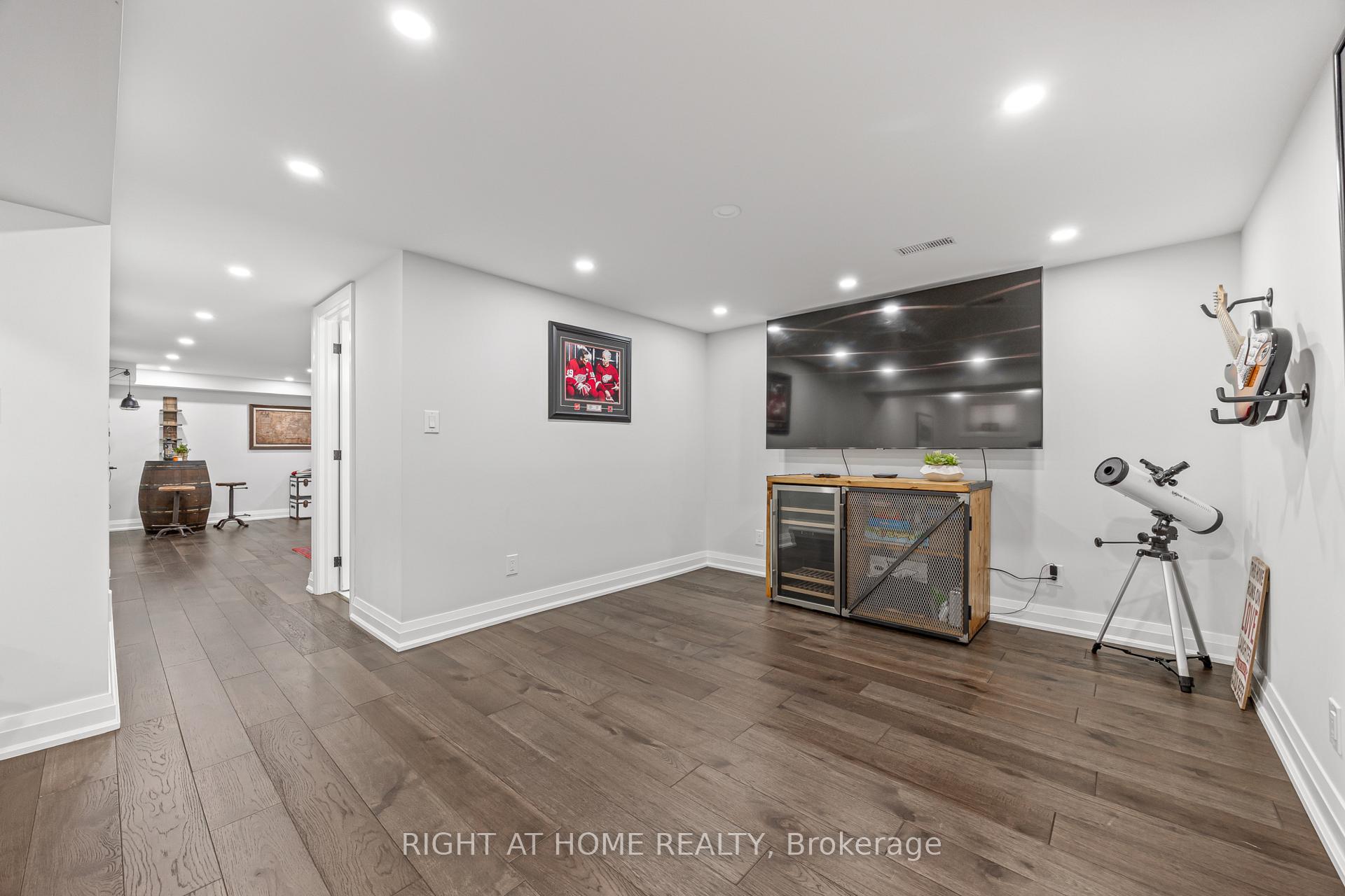 Photo 37 of 51 Cynthia Road, Toronto, Rockcliffe-Smythe — HOMEH