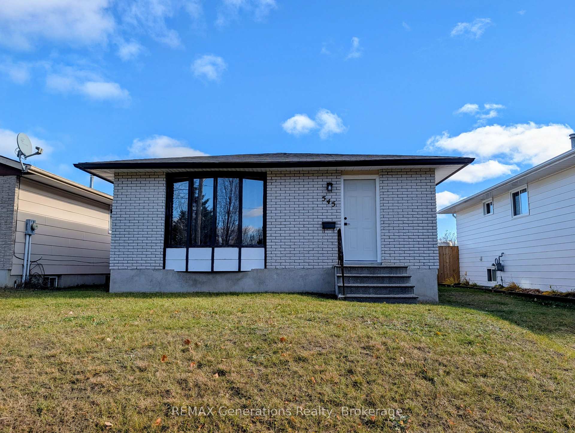 Photo 1 of 545 Lanark Crescent, Thunder Bay, County Park — HOMEH