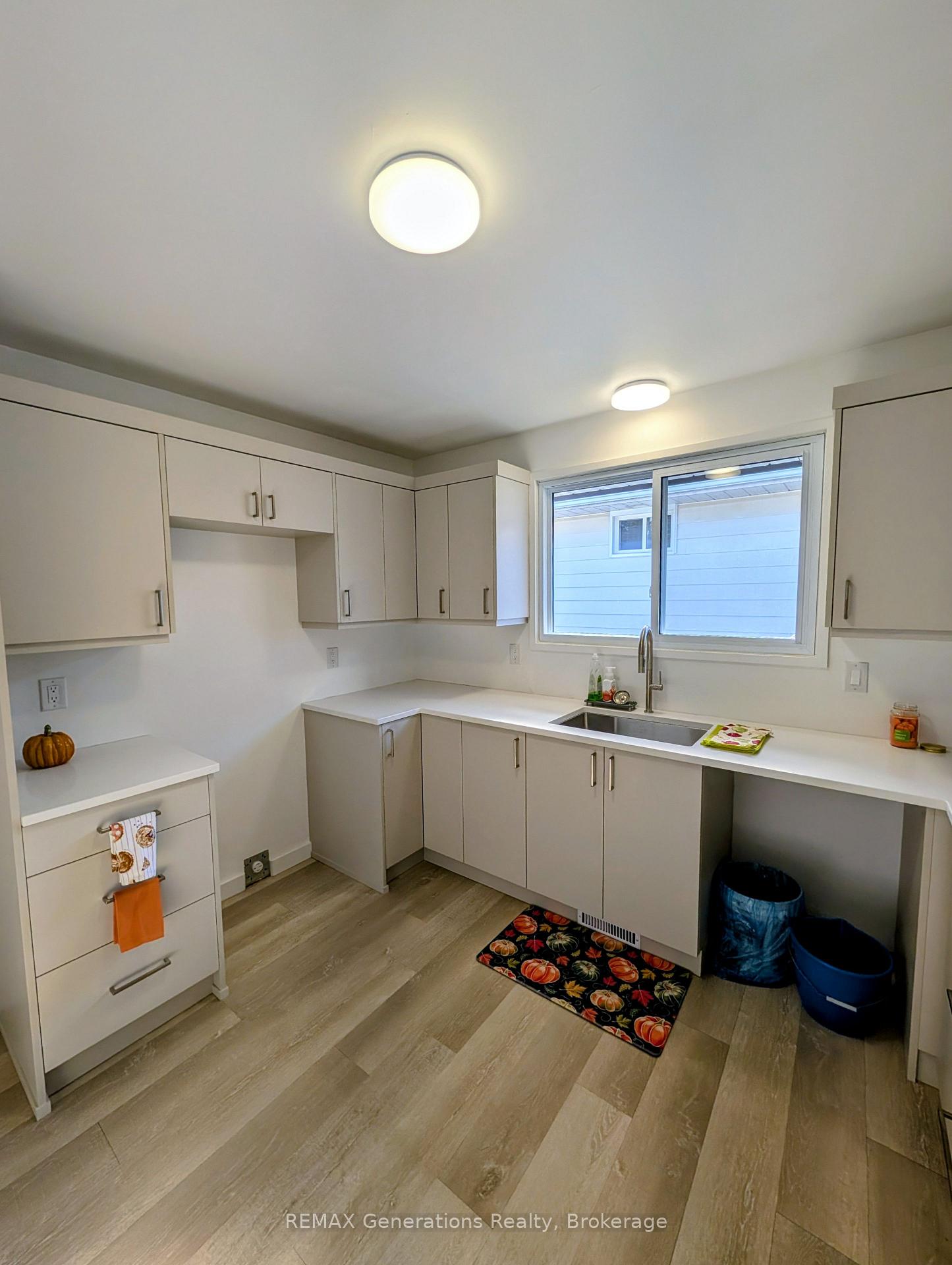 Photo 9 of 545 Lanark Crescent, Thunder Bay, County Park — HOMEH