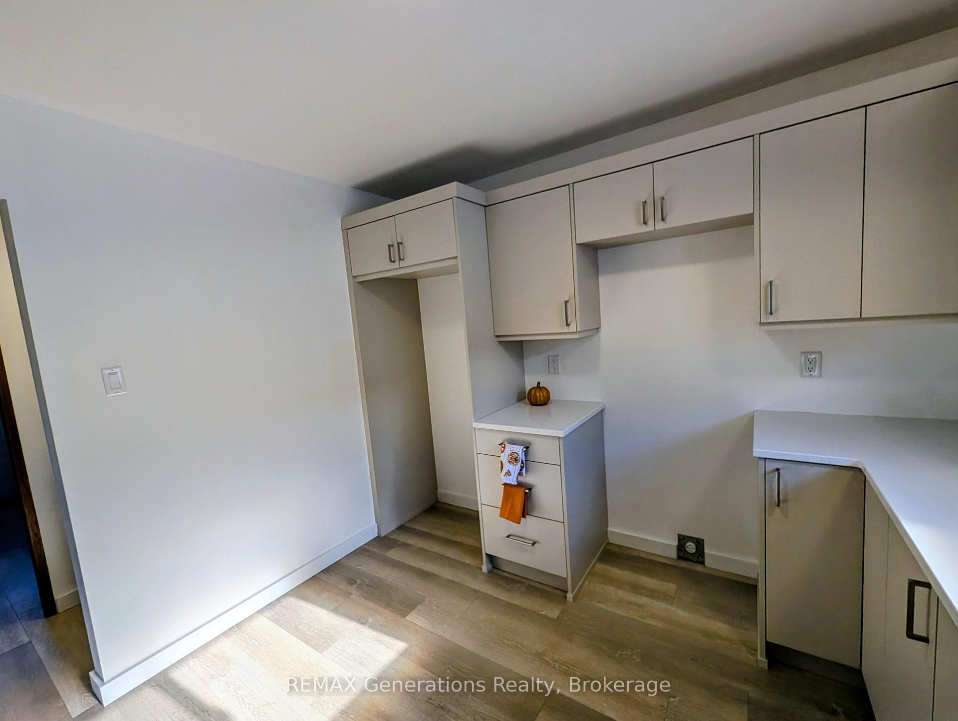 Photo 11 of 545 Lanark Crescent, Thunder Bay, County Park — HOMEH
