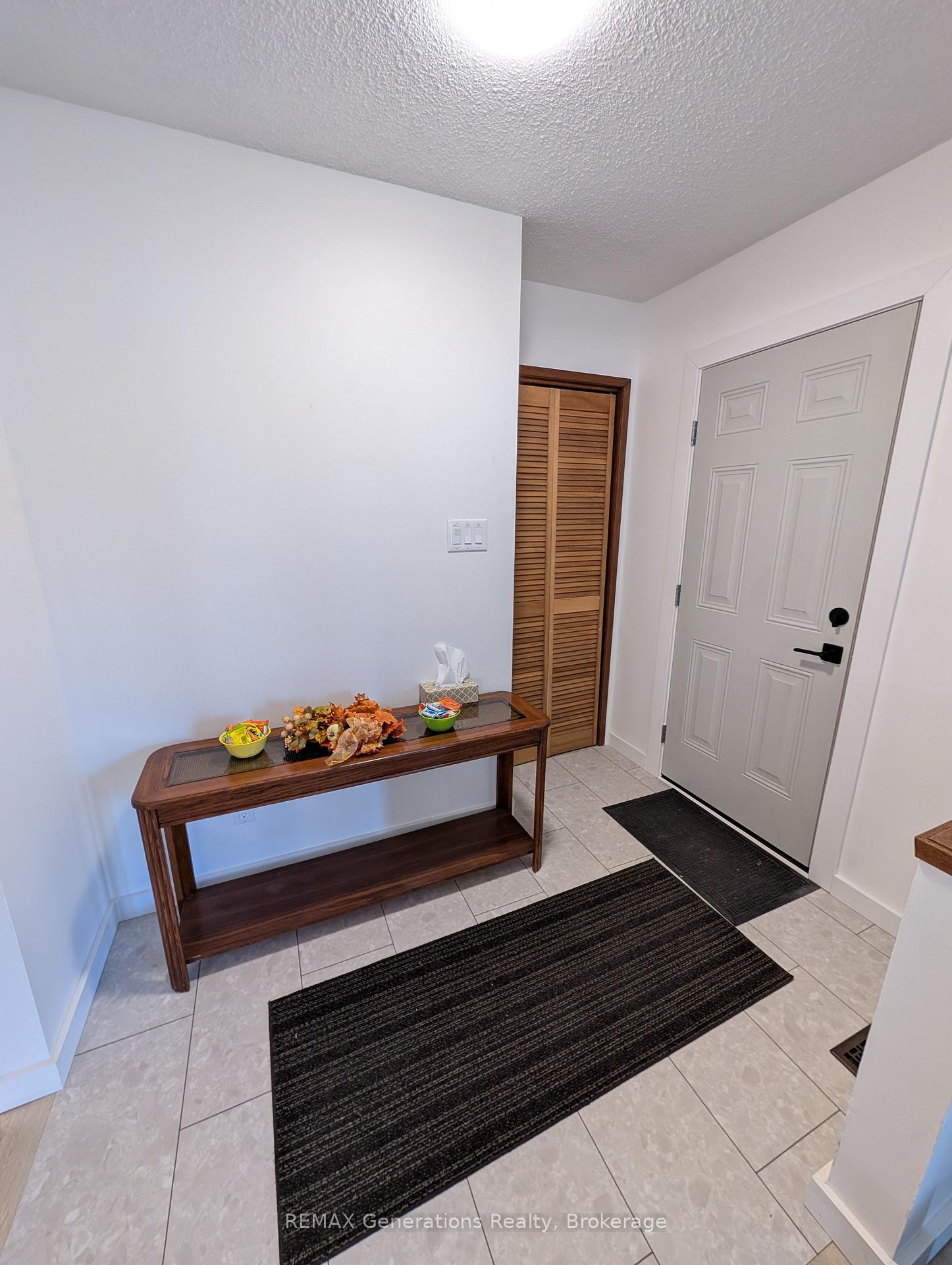 Photo 13 of 545 Lanark Crescent, Thunder Bay, County Park — HOMEH