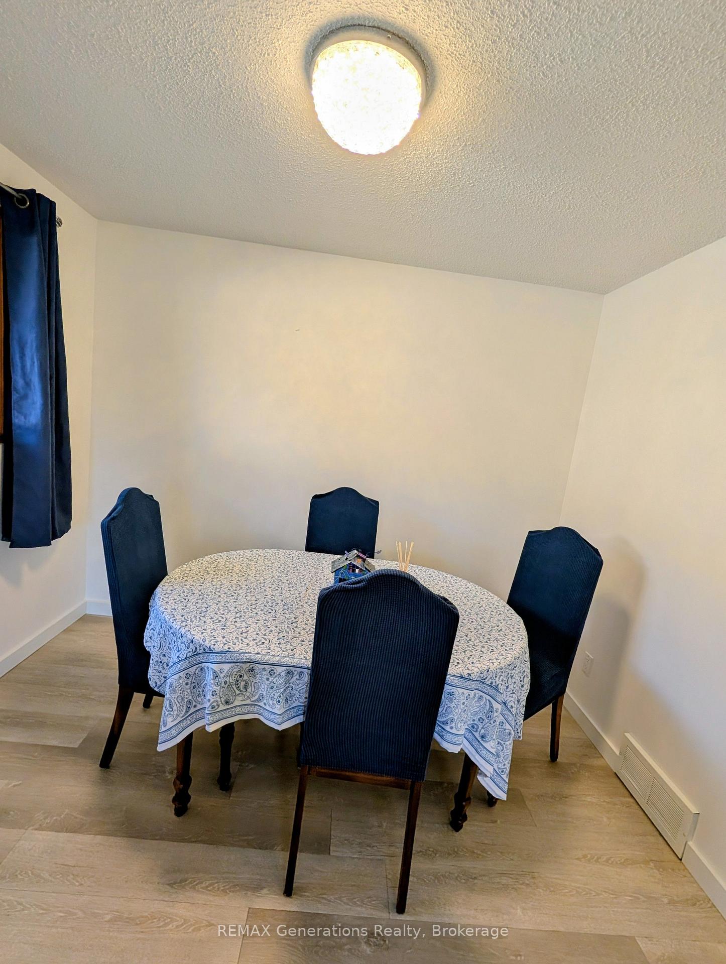 Photo 15 of 545 Lanark Crescent, Thunder Bay, County Park — HOMEH