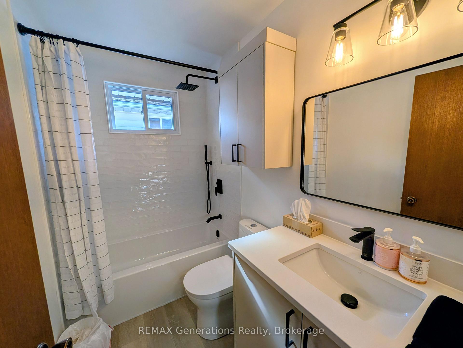 Photo 17 of 545 Lanark Crescent, Thunder Bay, County Park — HOMEH