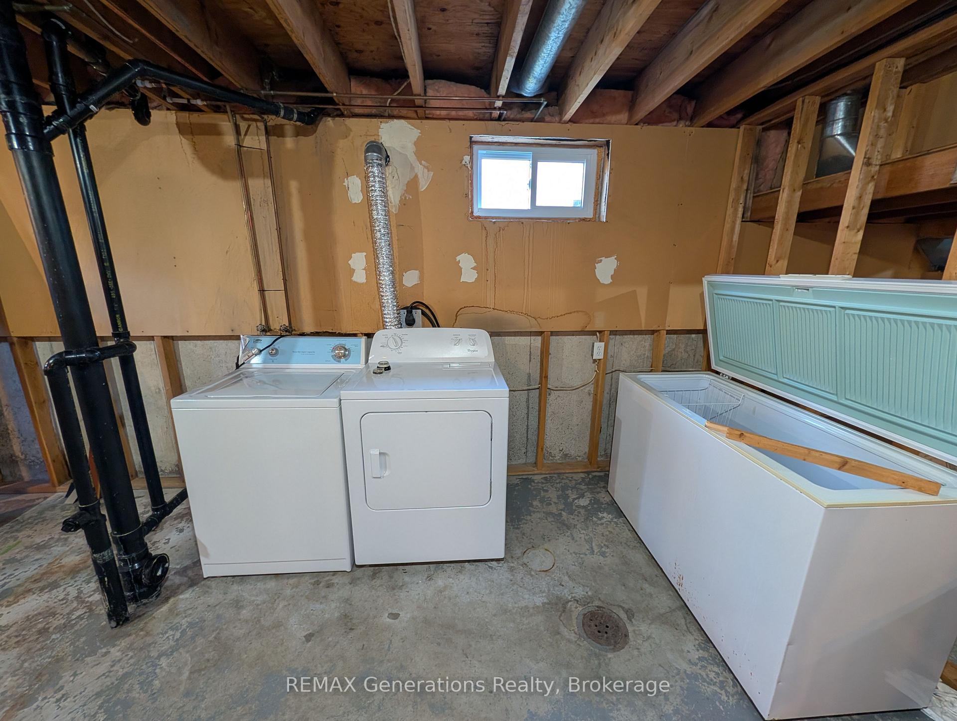 Photo 24 of 545 Lanark Crescent, Thunder Bay, County Park — HOMEH