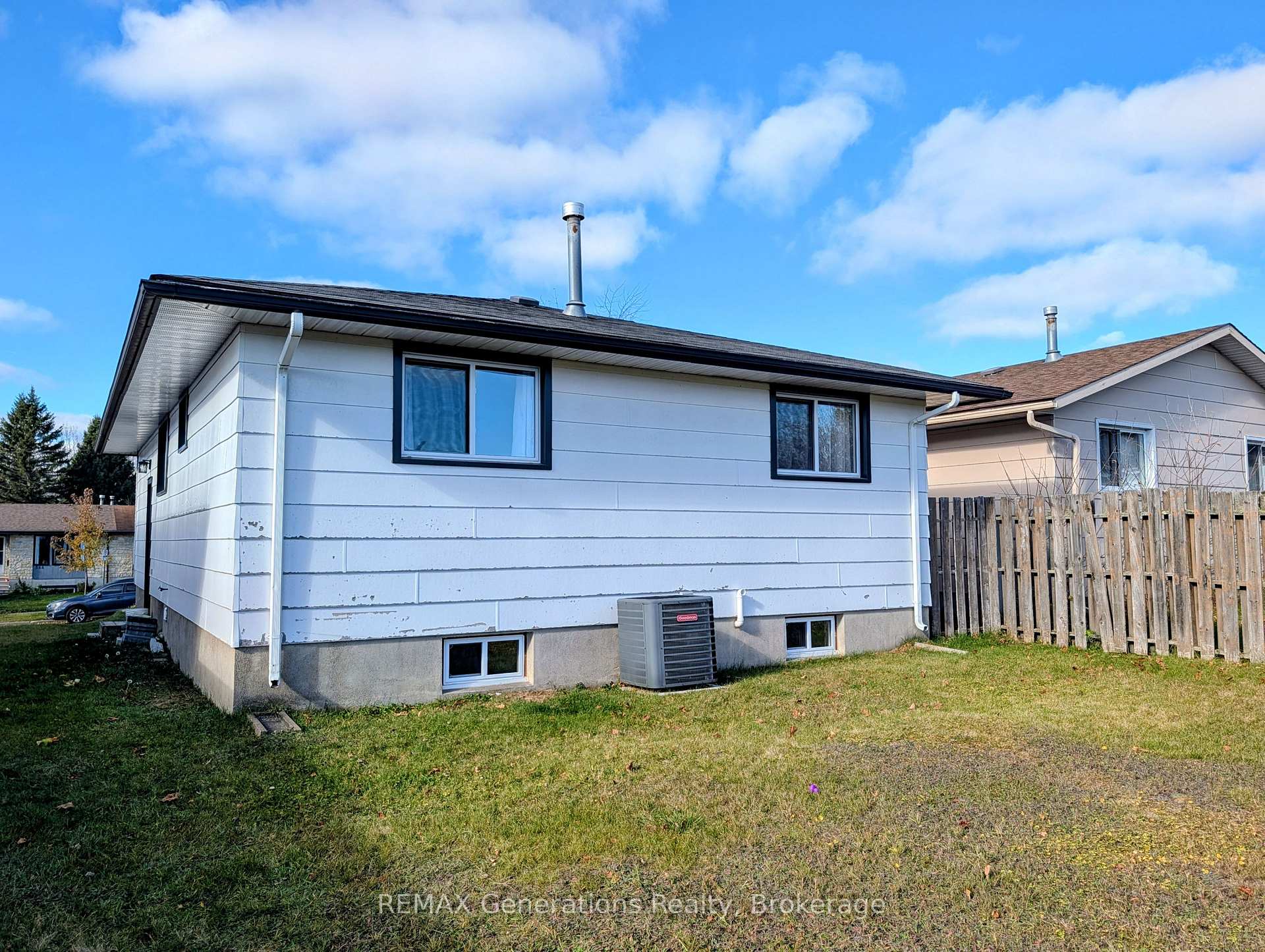 Photo 26 of 545 Lanark Crescent, Thunder Bay, County Park — HOMEH