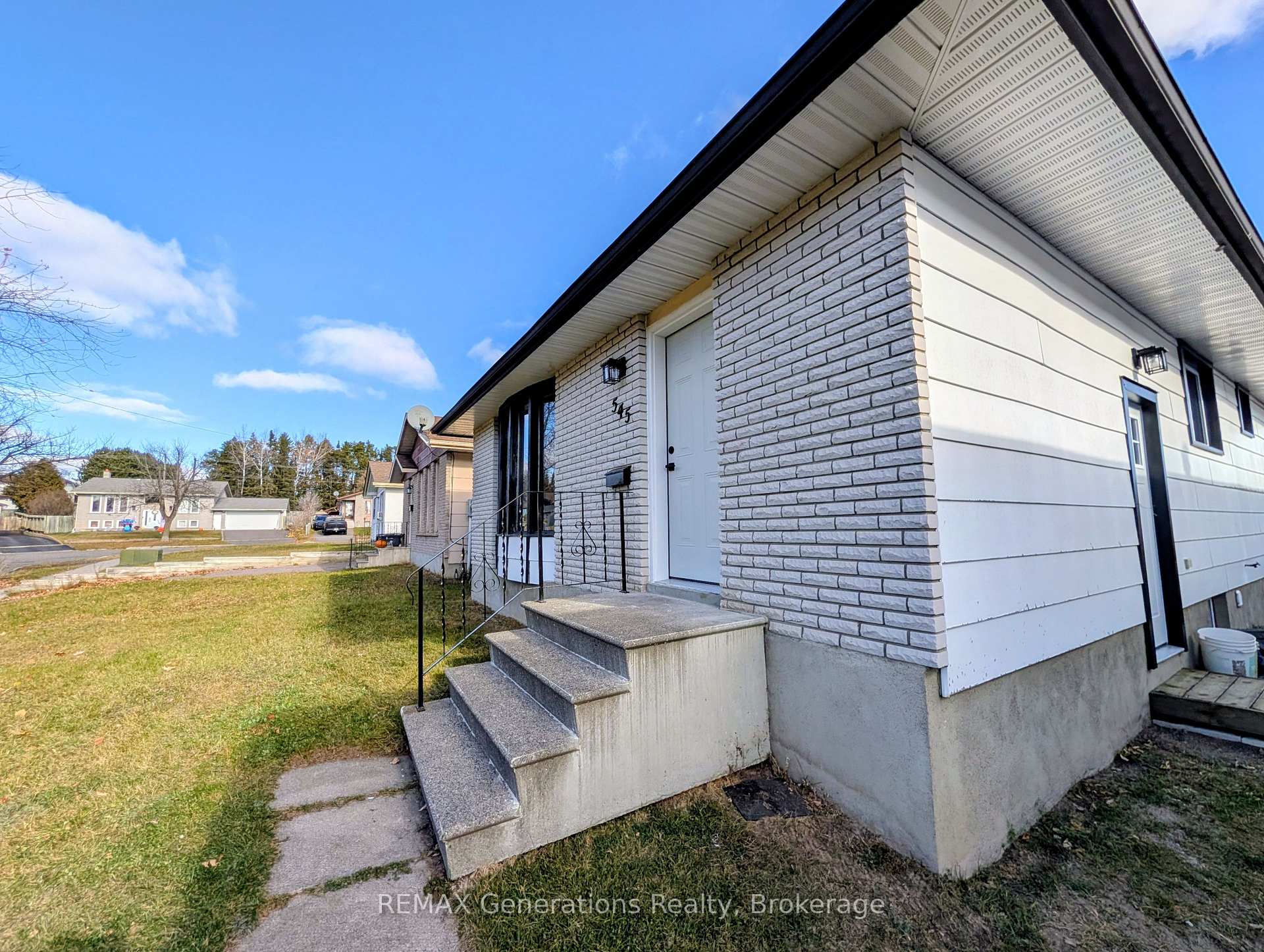 Photo 30 of 545 Lanark Crescent, Thunder Bay, County Park — HOMEH