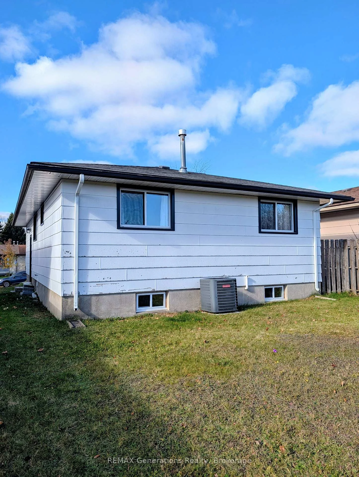 Photo 27 of 545 Lanark Crescent, Thunder Bay, County Park — HOMEH