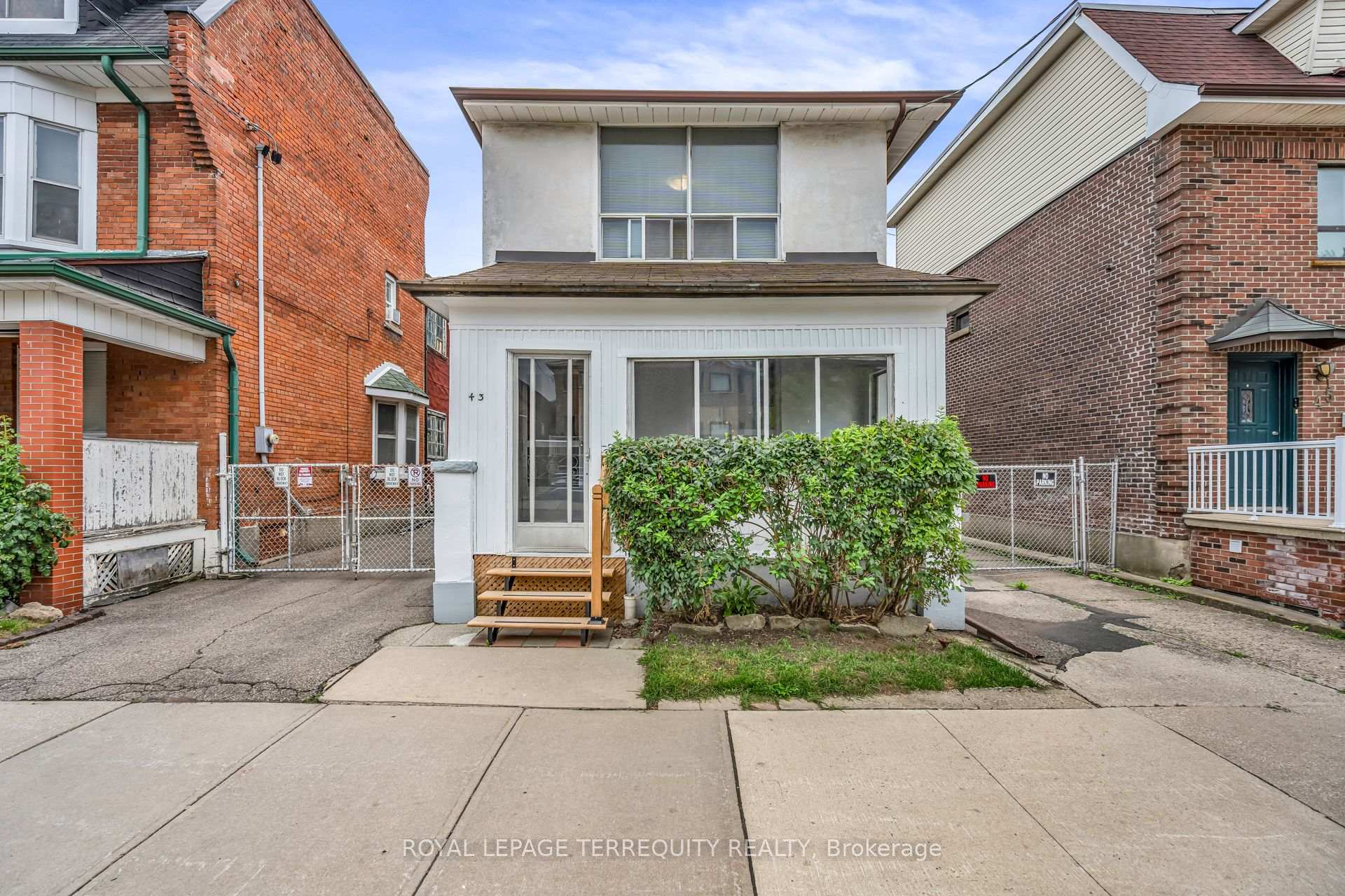 Front of 43 Lappin Avenue