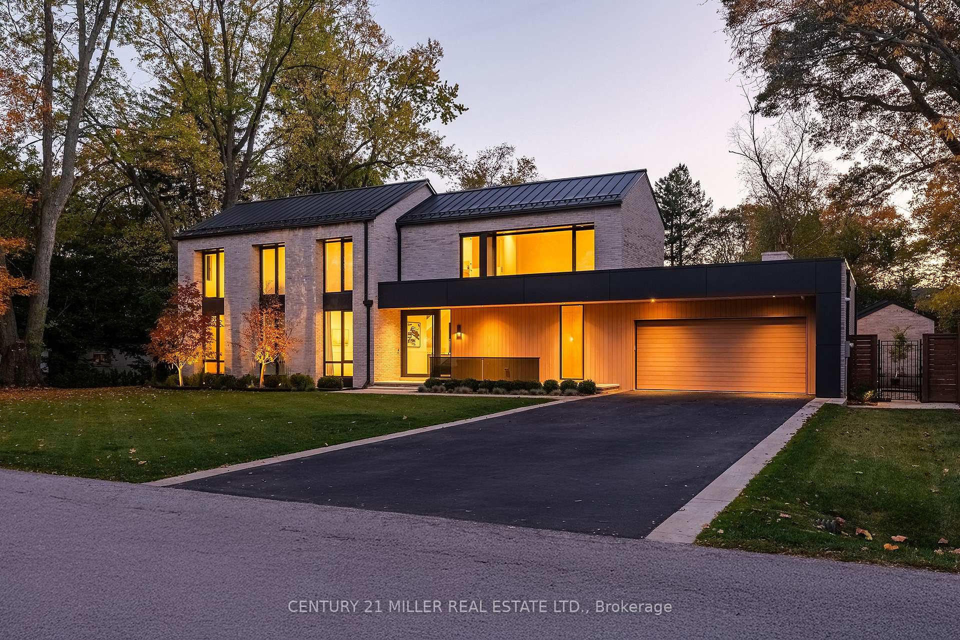 Photo 1 of 222 Burgundy Drive, Oakville, Morrison — HOMEH