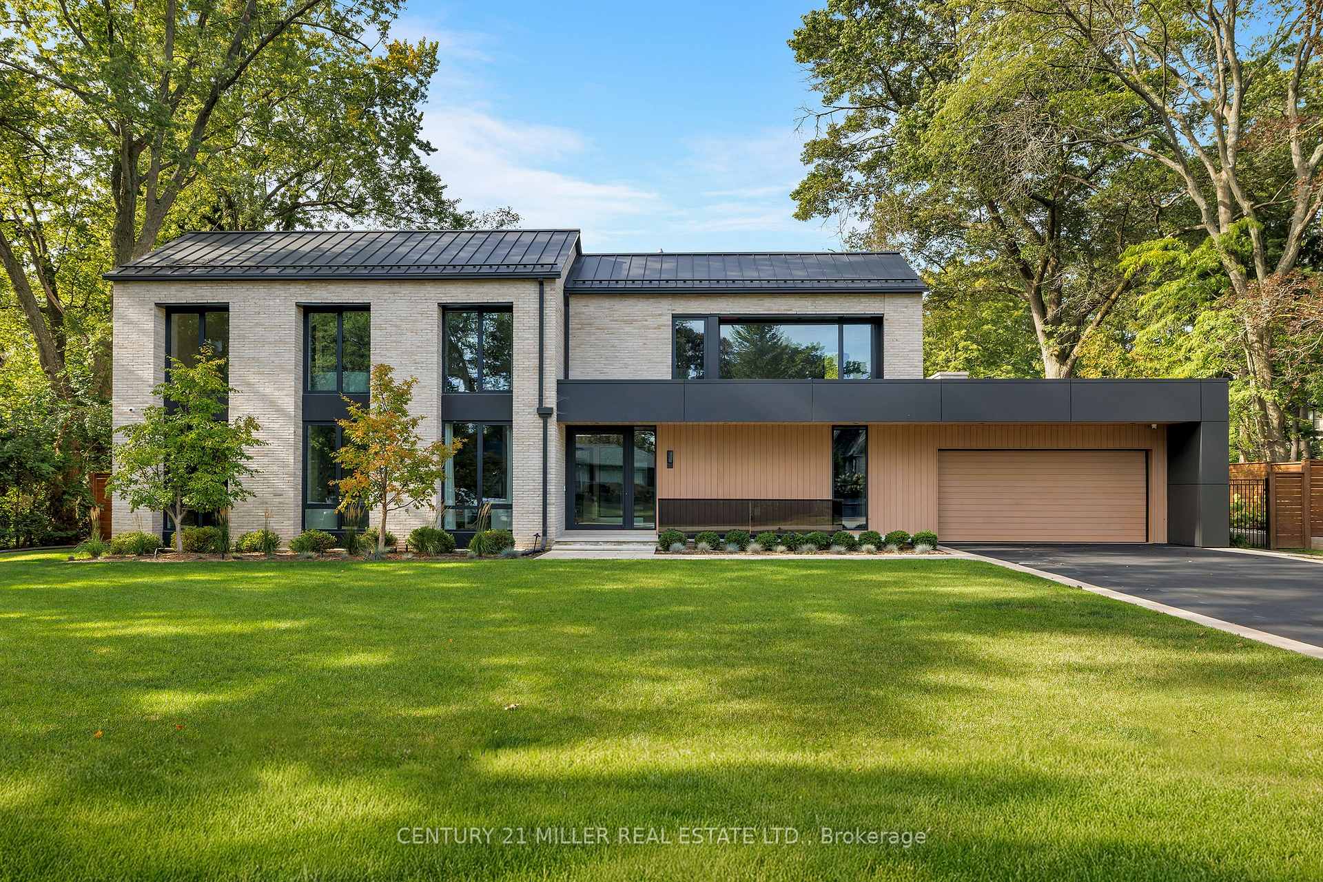 Photo 3 of 222 Burgundy Drive, Oakville, Morrison — HOMEH