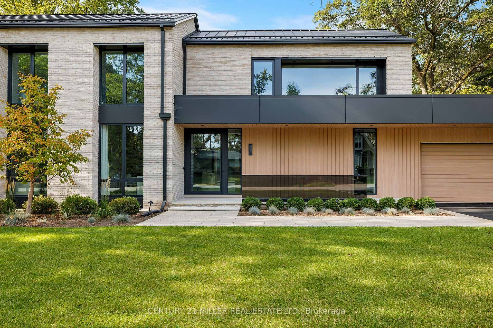 Photo 4 of 222 Burgundy Drive, Oakville, Morrison — HOMEH