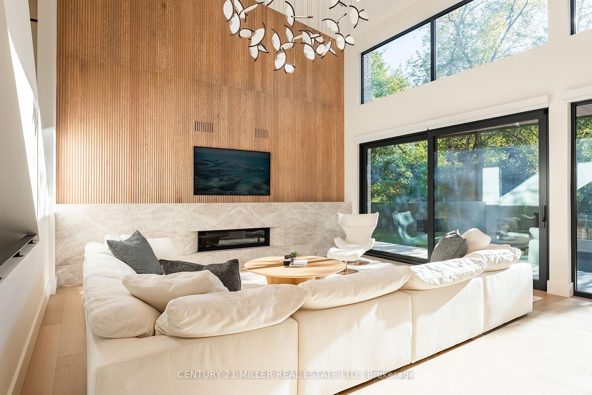 Photo 8 of 222 Burgundy Drive, Oakville, Morrison — HOMEH