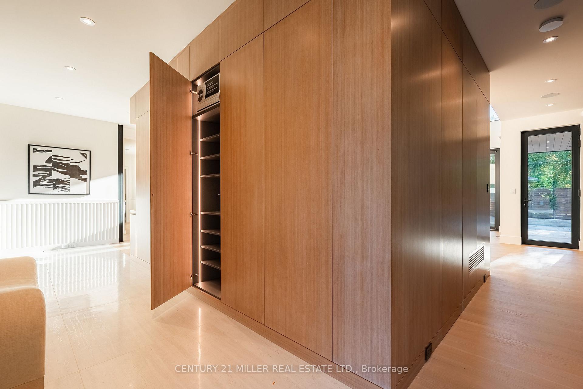 Photo 20 of 222 Burgundy Drive, Oakville, Morrison — HOMEH