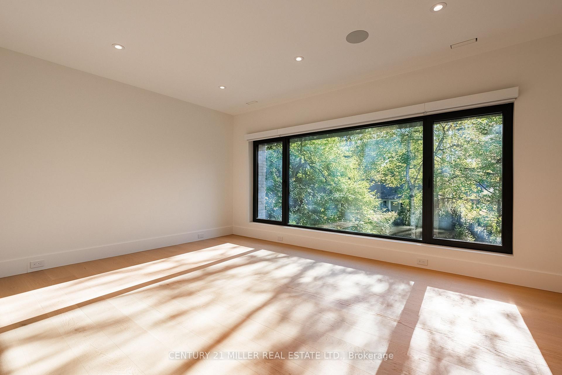 Photo 32 of 222 Burgundy Drive, Oakville, Morrison — HOMEH