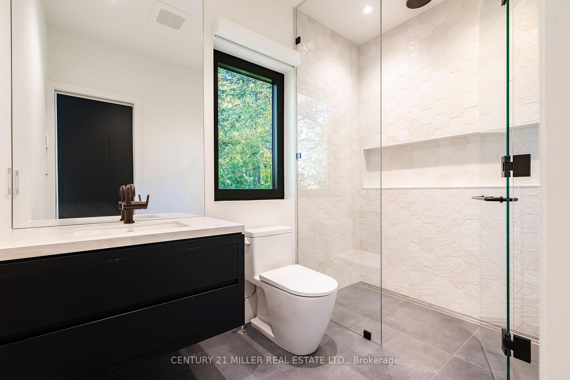 Photo 33 of 222 Burgundy Drive, Oakville, Morrison — HOMEH