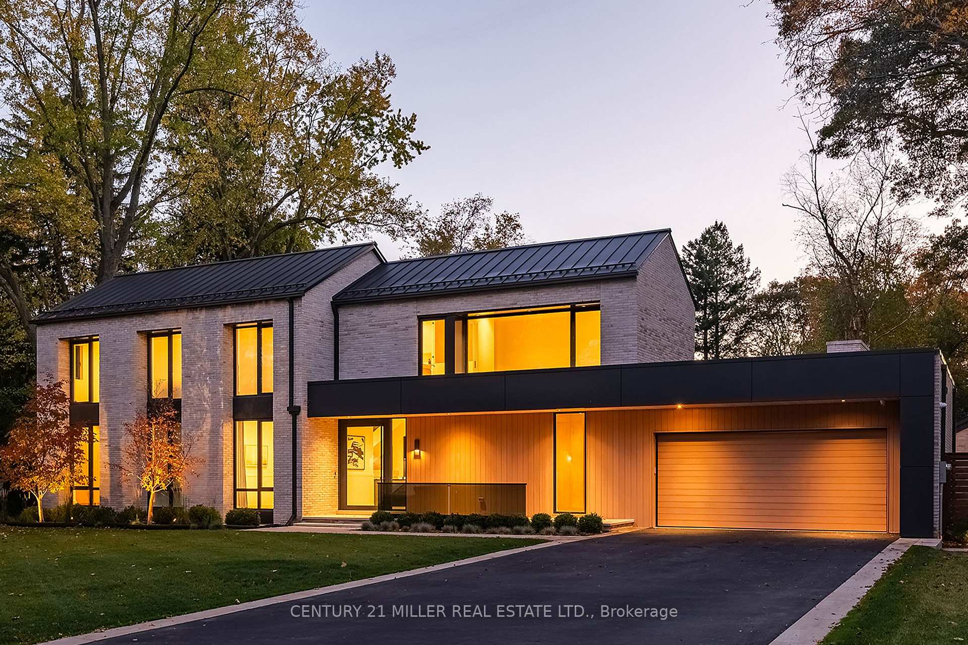 Photo 2 of 222 Burgundy Drive, Oakville, Morrison — HOMEH