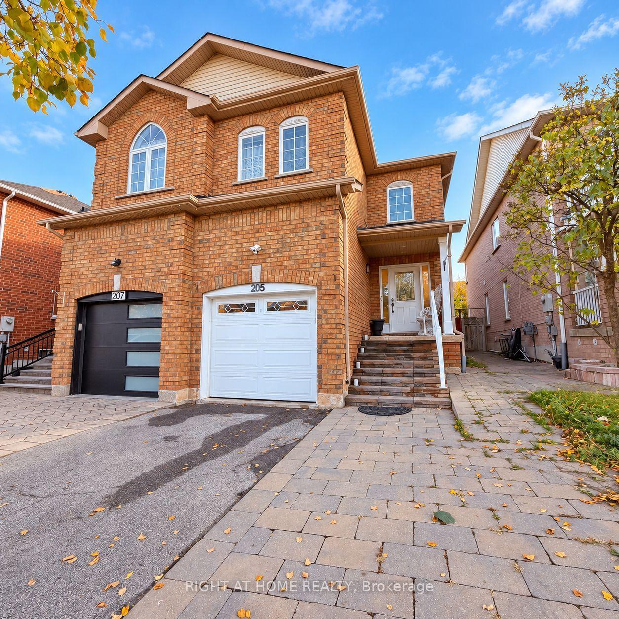 Photo 1 of 205 deepsprings Crescent, Vaughan, Concord — HOMEH