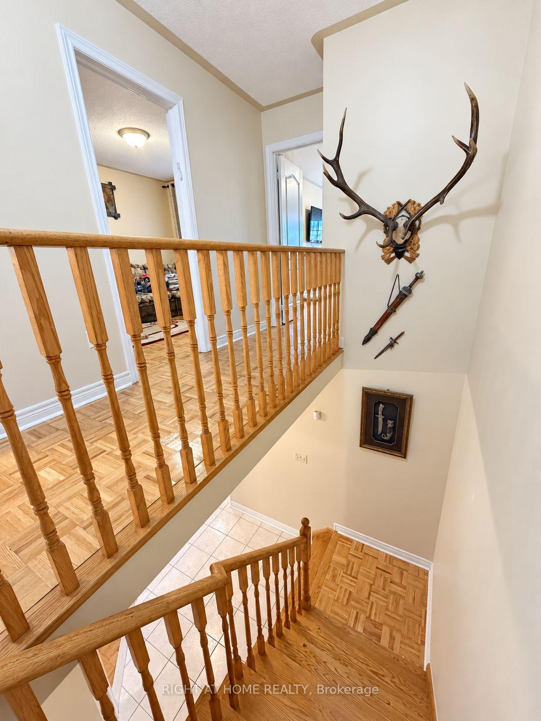 Photo 9 of 205 deepsprings Crescent, Vaughan, Concord — HOMEH