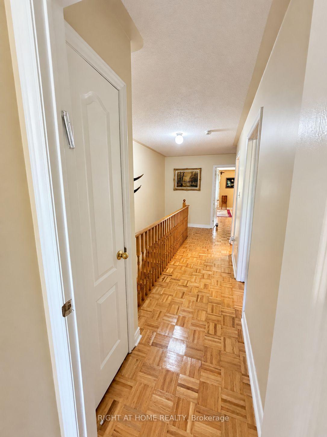Photo 10 of 205 deepsprings Crescent, Vaughan, Concord — HOMEH