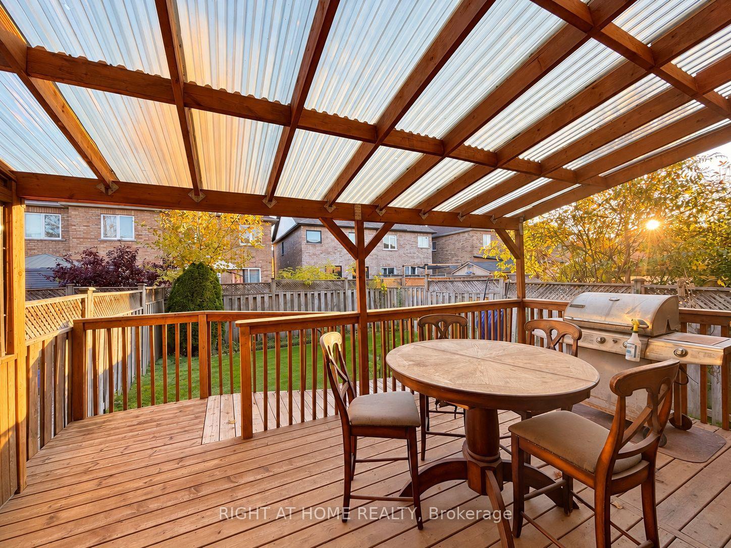 Photo 14 of 205 deepsprings Crescent, Vaughan, Concord — HOMEH